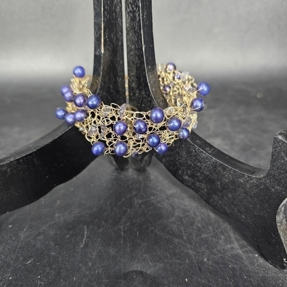 Handmade crocheted bracelet with blue pearls and iolite chip beads - Picture 4 of 11